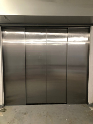 Thang máy tải hàng 1500kg